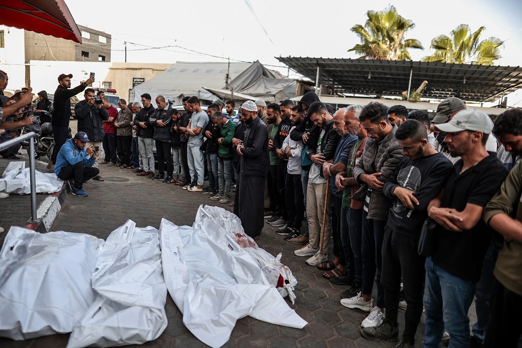 عشرات القتلى في 3 مجازر.. وتوقف خدمات الدفاع المدني في شمال القطاع لليوم العاشر | «أونروا» تتهم الاحتلال بهدم مقرها في نابلس بالجرافات