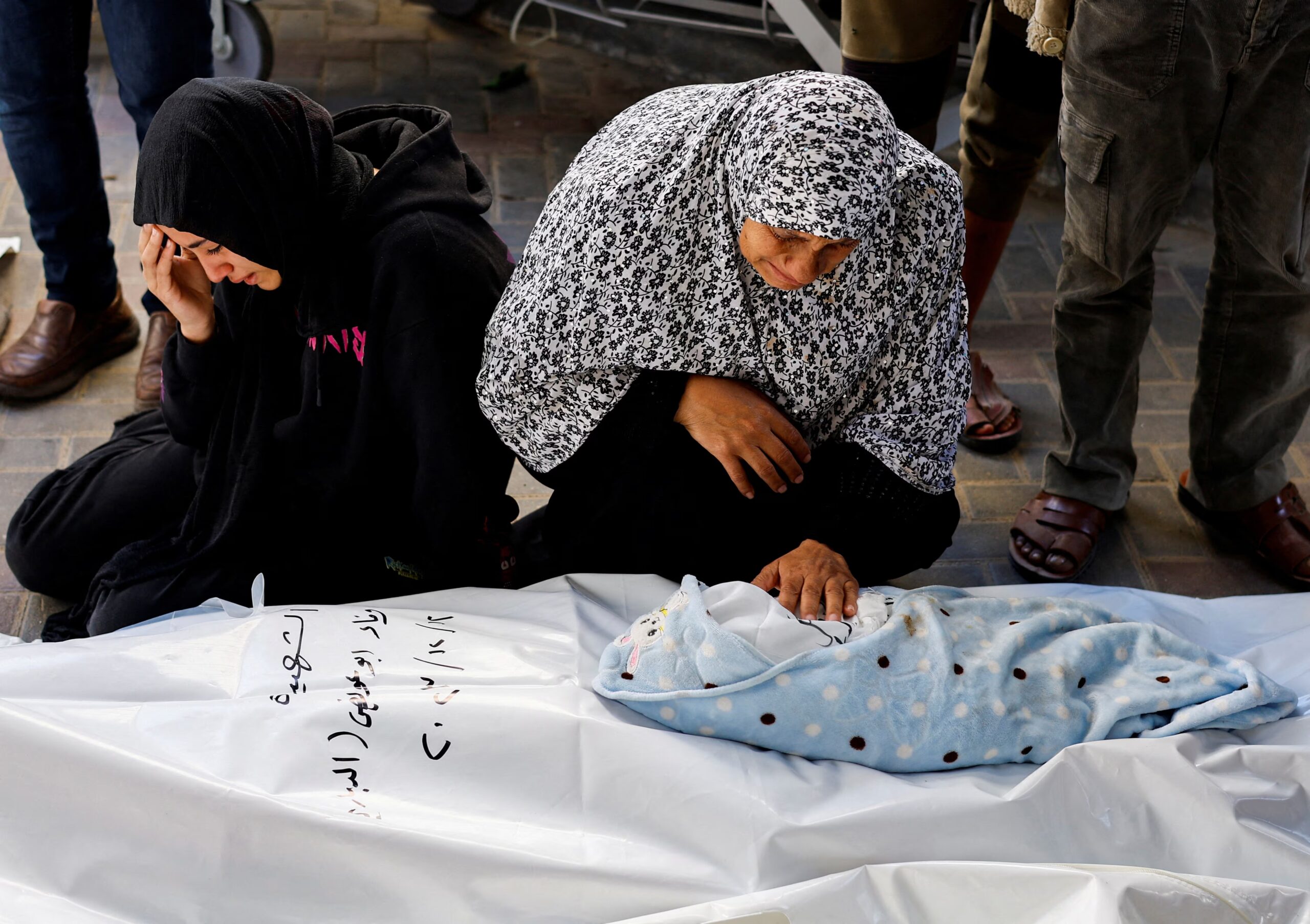 مصادر: الميزانية والأمن يعرقلان مفاوضات «حماس» و«فتح» لإدارة غزة بعد الحرب | مقتل صحفي ورضيع شمال ووسط غزة | 50 فلسطينيًا ضحايا 3 مجازر في 24 ساعة