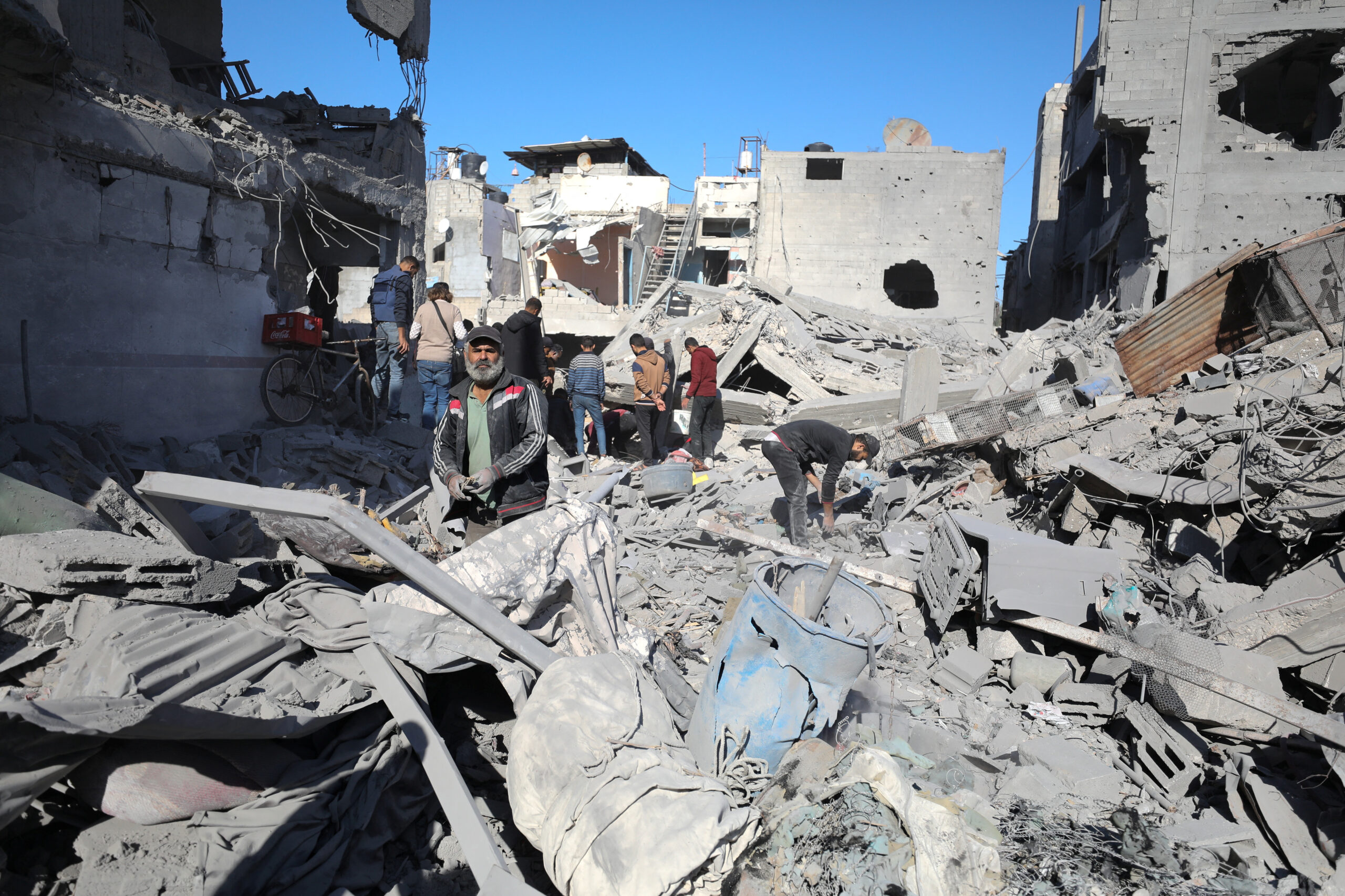 إسرائيل تقصف فلسطينيين ينتظرون الدقيق وسيارة لـ«المطبخ المركزي العالمي» | حظر تجوال إسرائيلي جنوب «الليطاني» | مصادر: «حماس» تنازلت عن بعض شروطها للوصول لـ«اتفاق تهدئة» 