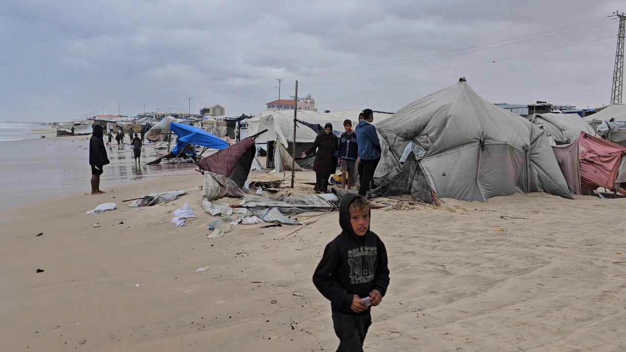20 مصابًا يغادرون للعلاج خارج غزة | الجيش الإسرائيلي يعلن حظر تجوال جنوب «الليطاني» في لبنان