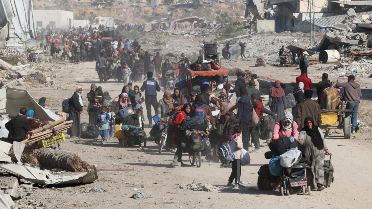 Israeli military expels dozens of Palestinian families from Beit Lahia, forcing them into Gaza City streets