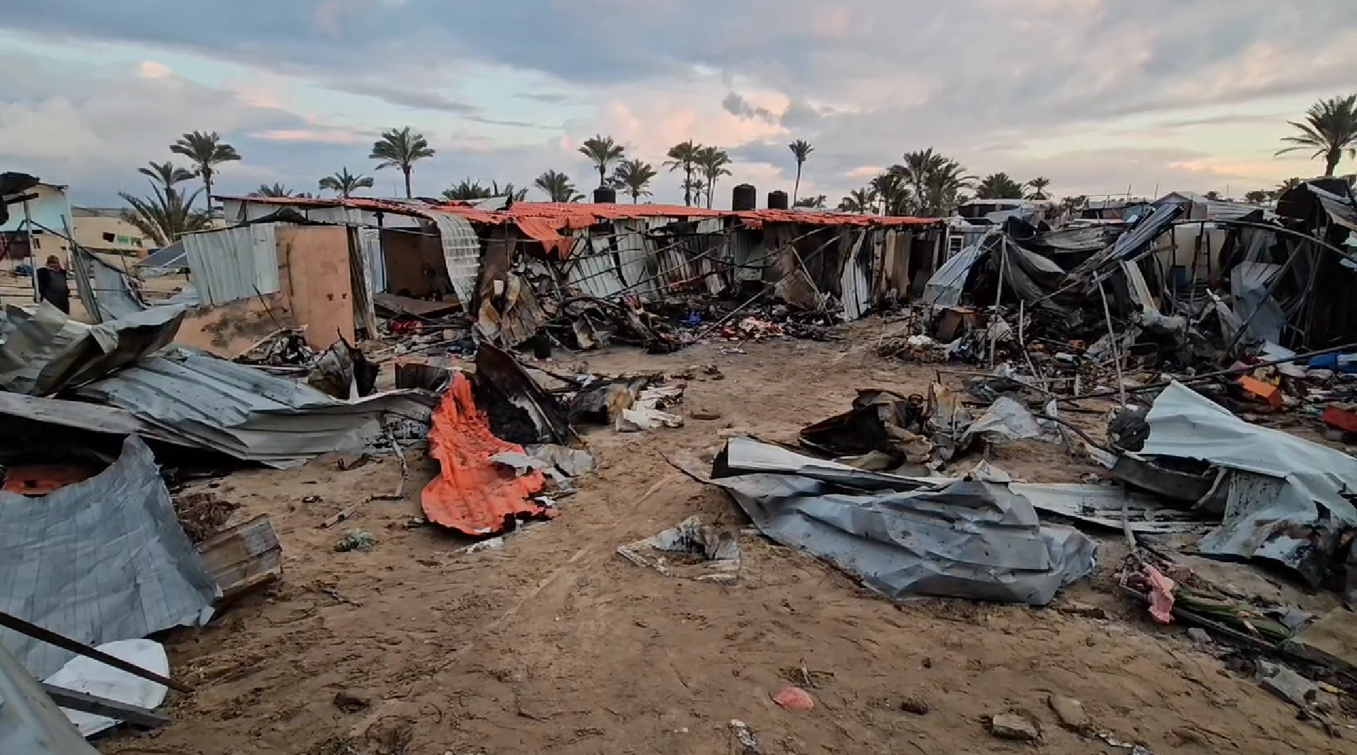 الاحتلال يقتل 20 فلسطينيًا حرقًا في «المنطقة الإنسانية» ويجبر سكان «بيت لاهيا» على النزوح | «العفو الدولية»: إسرائيل ارتكبت جريمة الإبادة الجماعية في غزة