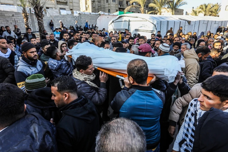 وسط أنباء عن تقدم مفاوضات وقف إطلاق النار.. الجيش الإسرائيلي يقتل عشرات الفلسطينيين في غزة | مقتل معتقل من الخليل في سجون الاحتلال