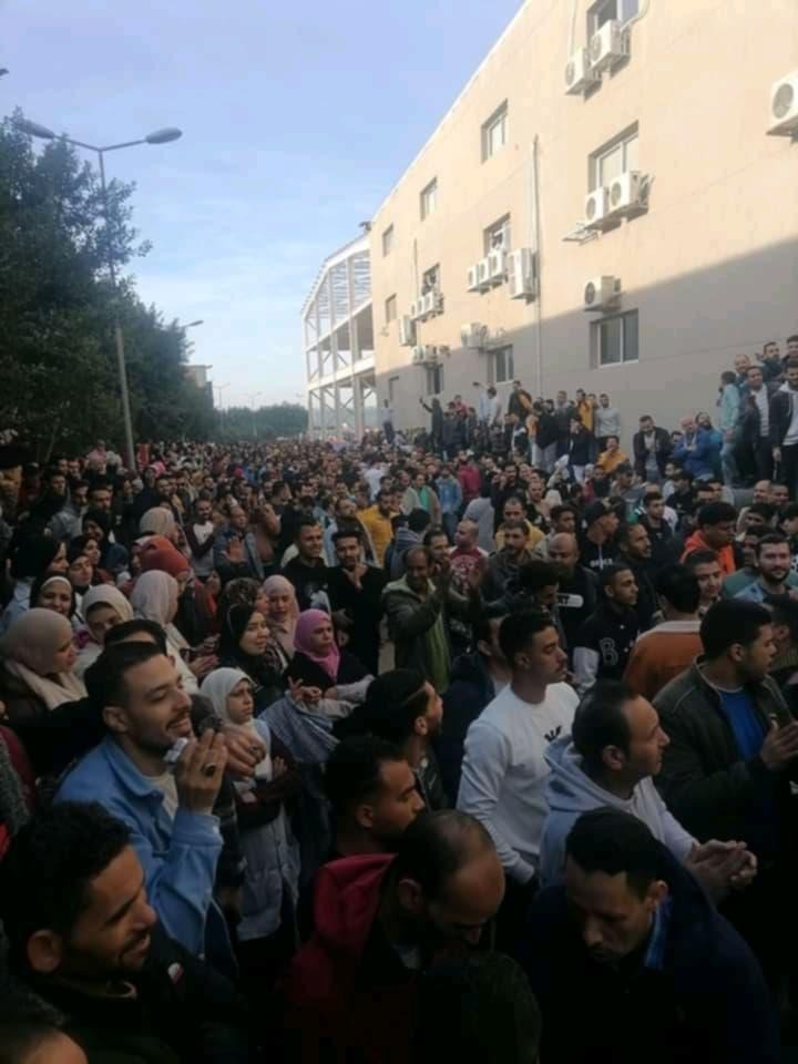 عمال «تي آند سي» يرفضون عرضًا جديدًا من الإدارة | أنباء عن عفو رئاسي بمناسبة ذكرى 25 يناير