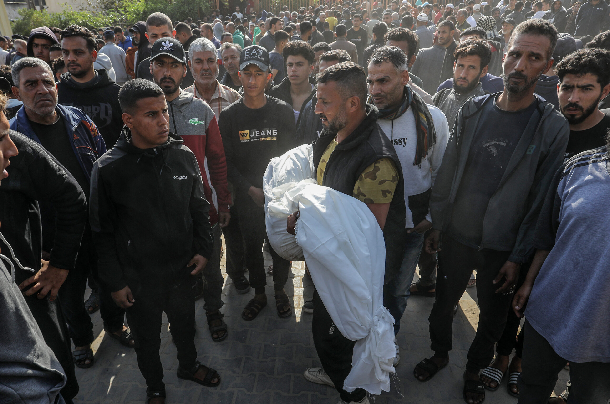 مصادر: جهود من الوسطاء لاستعادة وقف إطلاق النار.. وإسرائيل تريد أسراها دون مقابل | «يونيسيف»: الغارات الأخيرة قتلت أكبر عدد أطفال في يوم واحد خلال عام