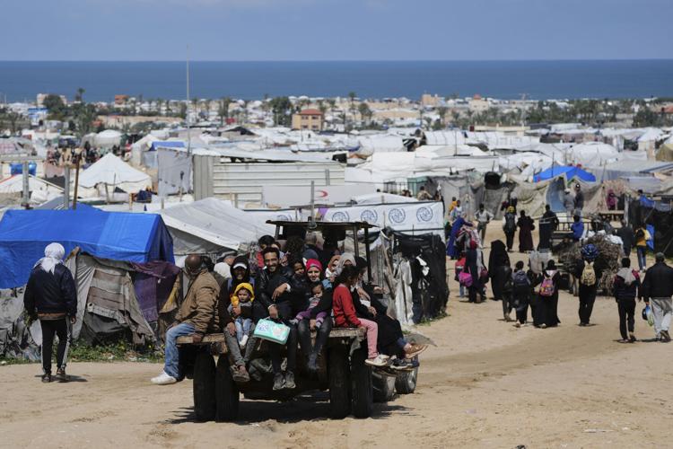 إسرائيل تقتل 39 فلسطينيًا خلال 24 ساعة | أوامر الإخلاء في شمال القطاع وجنوبه تهجّر 142 ألفًا | مظاهرات في بيت لاهيا تطالب بتنحي «حماس» عن حكم غزة