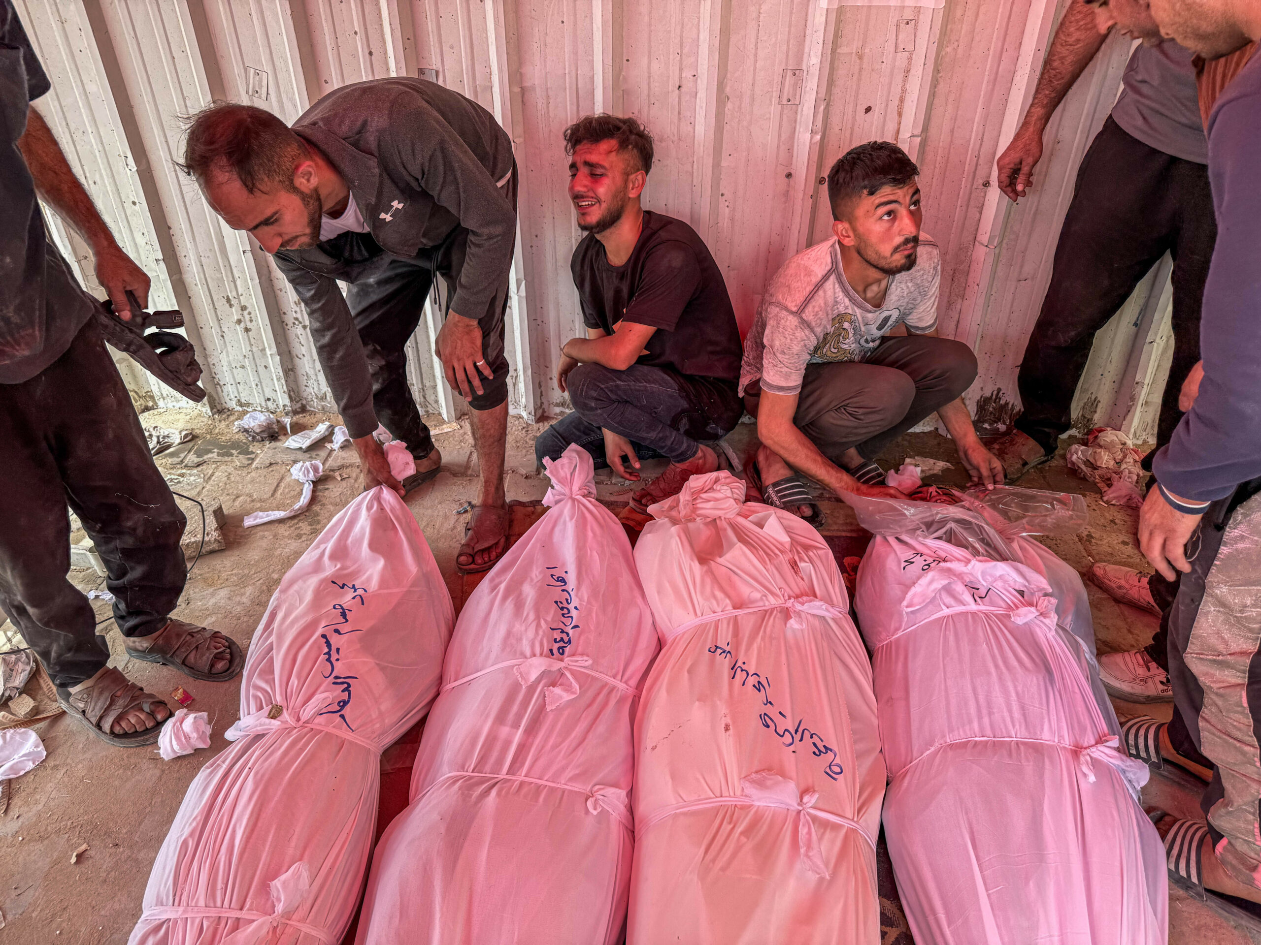 مقتل 50 فلسطينيًا في غارات على القطاع.. وخروج مستشفى الشهيد محمد الدرة للأطفال عن الخدمة | وصول قيادي في «فتح» إلى لبنان تمهيدًا لزيارة عباس