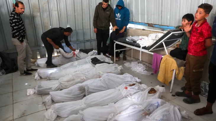 «ننزح تحت النار».. مجازر مستمرة ونزوح الآلاف في غزة وسط «مجاعة تقترب» | الجيش الإسرائيلي يحاصر الآلاف بعد فصل رفح عن خان يونس بحاجز عسكري