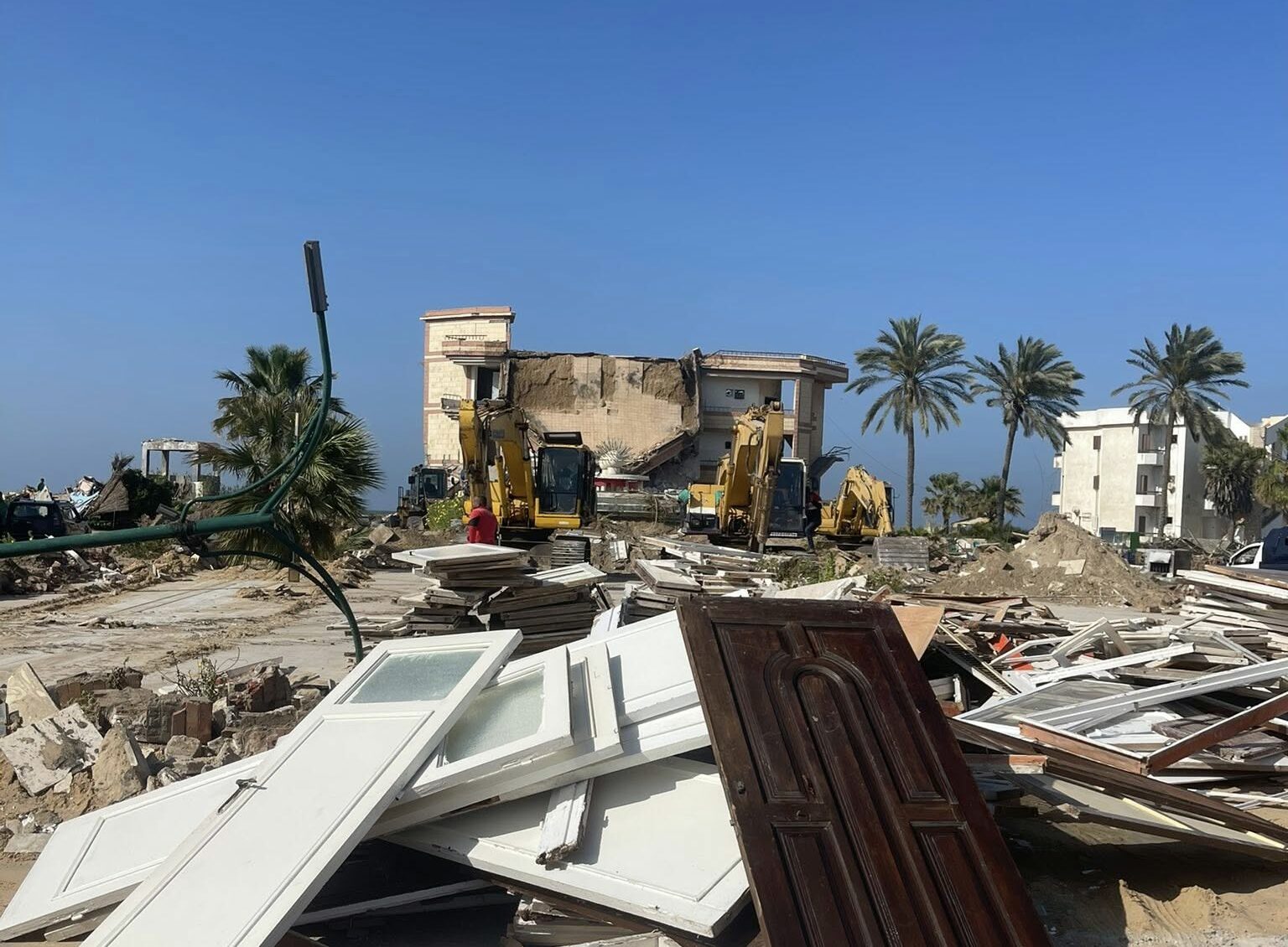 Port Said governorate demolishes summer compound despite legal battle with residents