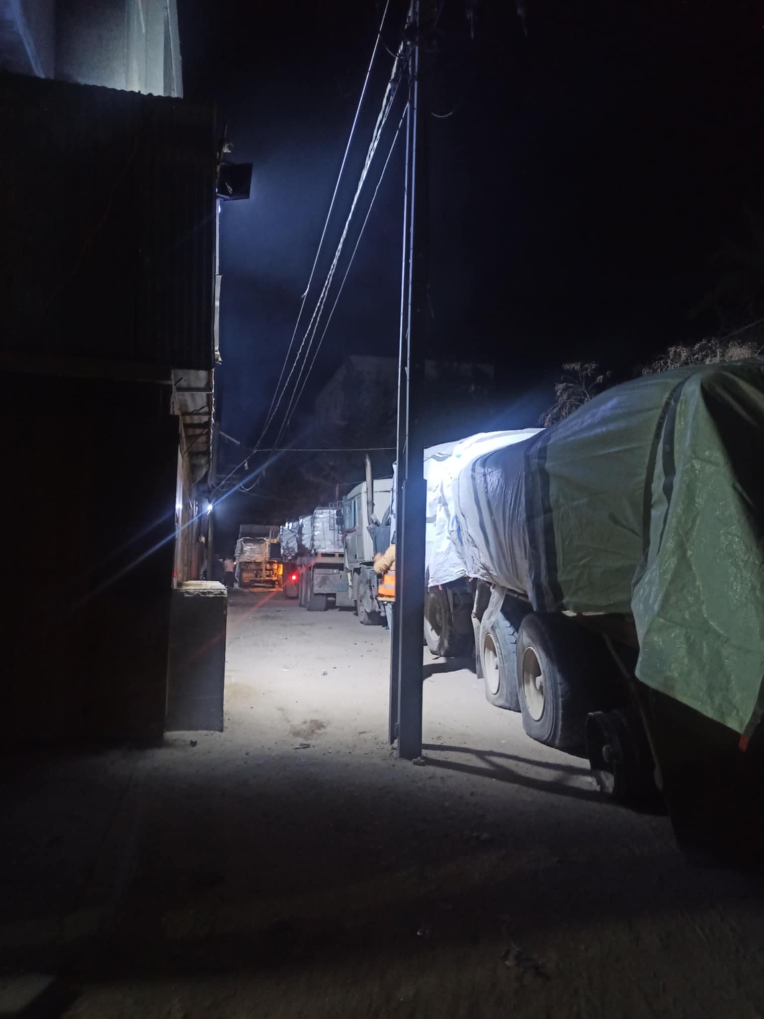 Israel still barring aid for crowded northern Gaza, few trucks reach south