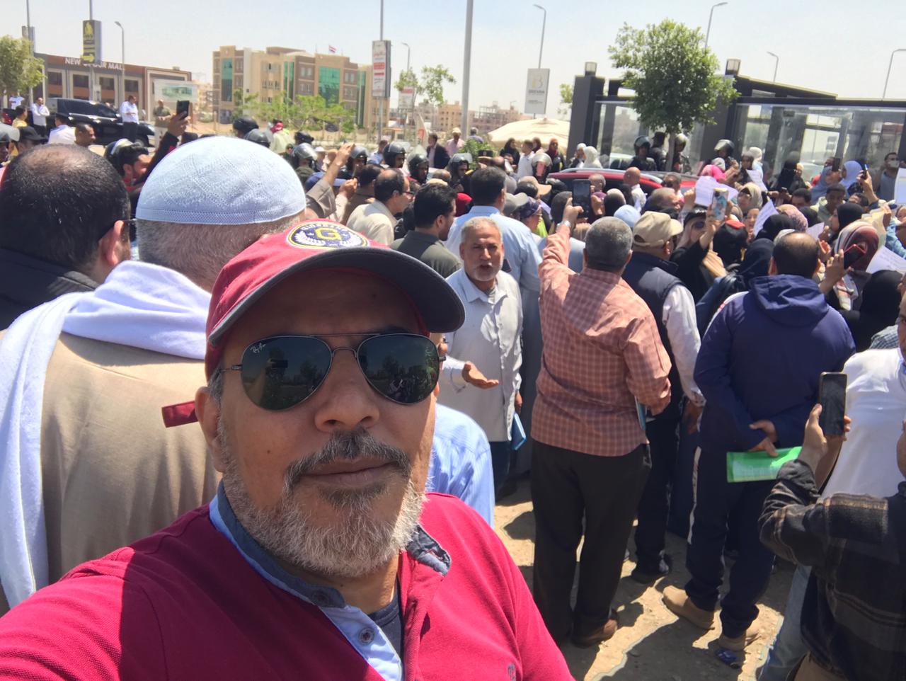 لليوم الثاني.. اعتصام أصحاب أراضي بـ«الأمل والقادسية» أمام «جهاز العبور» احتجاجًا على استيلاء الدولة على ملكياتهم 