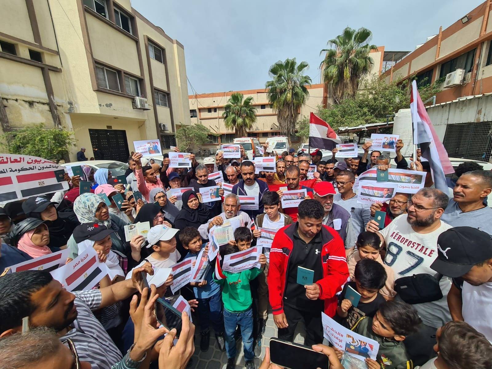 «مفيش حد تواصل معانا».. حكايات مصريين عالقين في غزة انتظارًا لأمل يتضاءل