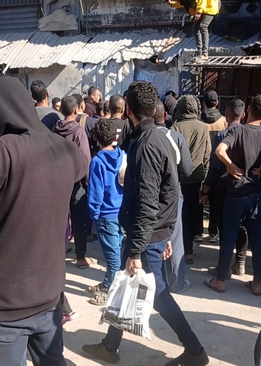 «نهب المخابز» يحرم أهالي القطاع من خبز الكفاف وسط منع توزيع الدقيق على المواطنين | الجوع يقتل طفلًا في غزة.. والاحتلال يغتال صحفيًا بقصف منزله في جباليا 