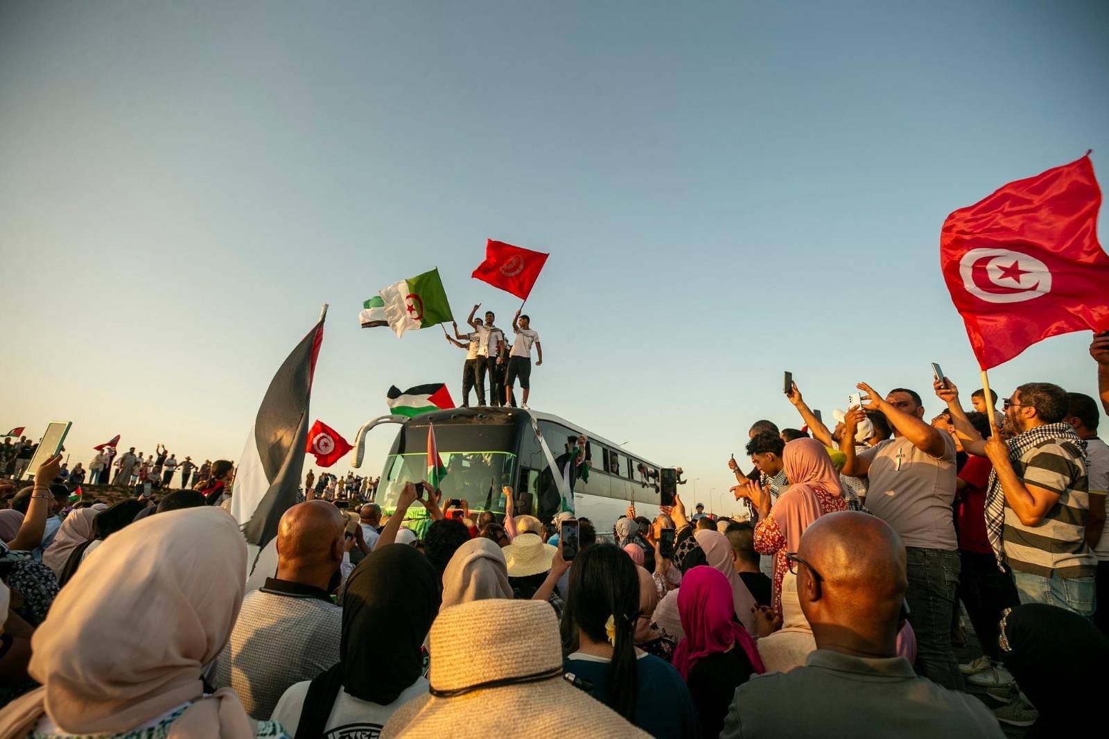 الأمن يُرحّل ويمنع دخول مشاركين في «مسيرة غزة».. و«الخارجية»: لا زيارة للحدود مع غزة دون موافقات