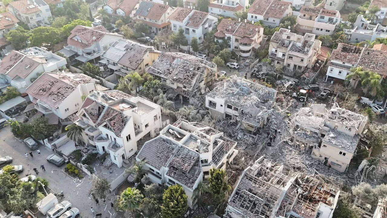 «الحاج قاسم» الإيراني يقتل 10 إسرائيليين ويصيب 200.. وتدمير 61 مبنى في «بات يام»