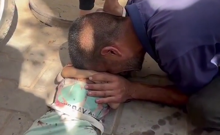 الاحتلال يقتل نحو 25 فلسطينيًا.. واستهداف منتظري مساعدات «غزة الإنسانية» مستمر | ارتفاع قتلى الجوع إلى 69 طفلًا