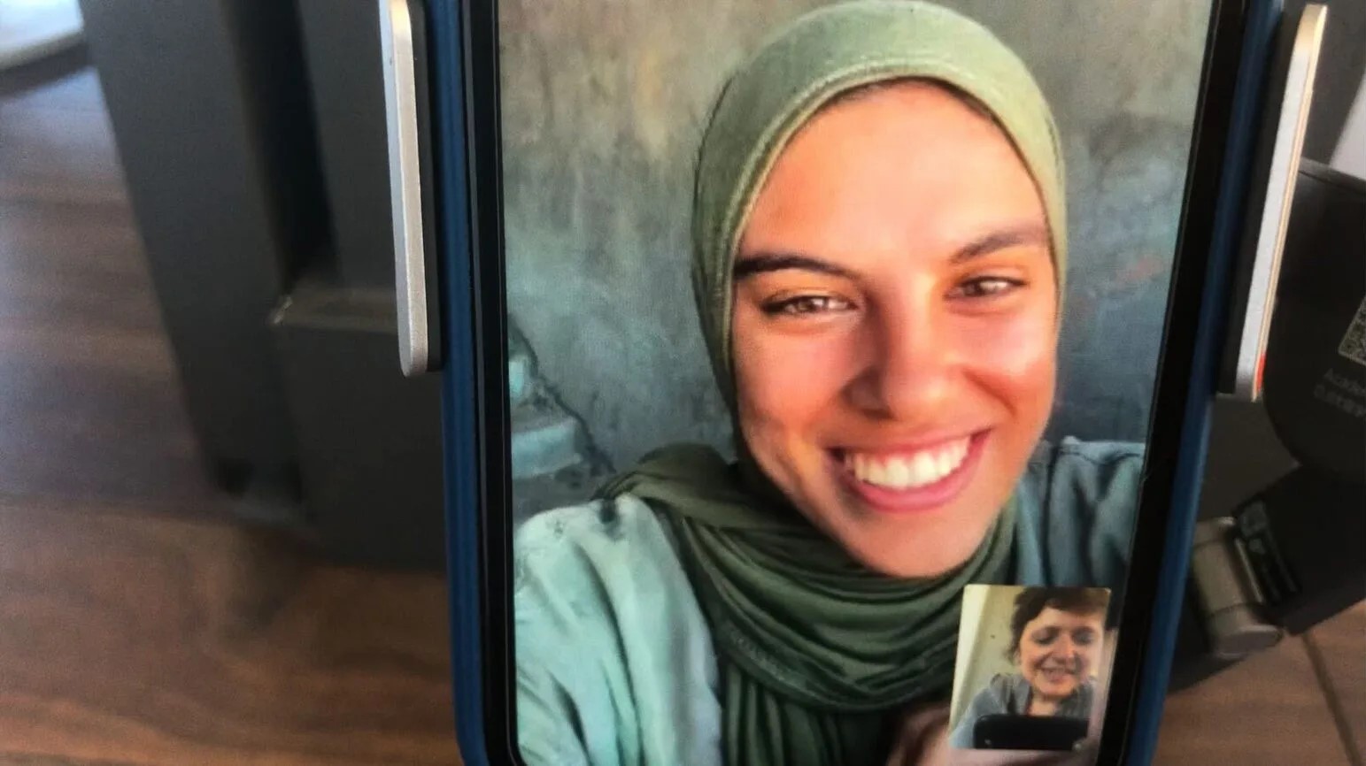ابتسامة تدوم.. عن فيلمين فلسطينيين في «كارلوفي فاري 2025»