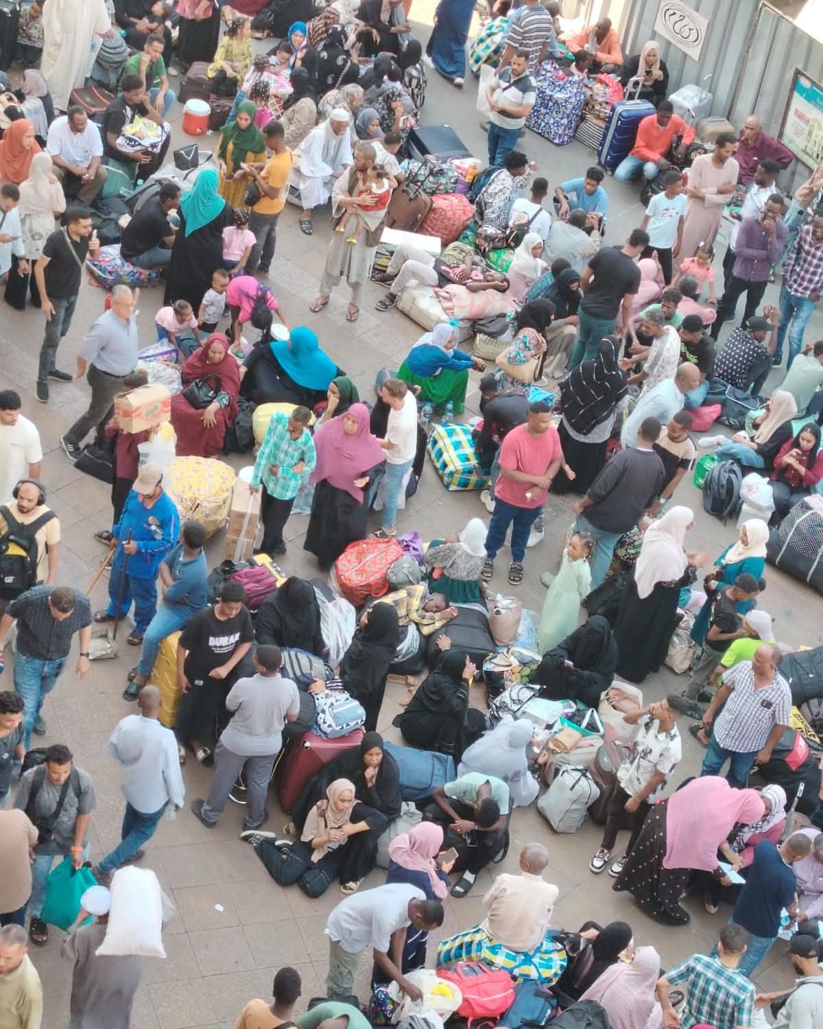 قطار عودة السودانيين ينطلق من القاهرة برعاية «منظومة الصناعات الدفاعية»