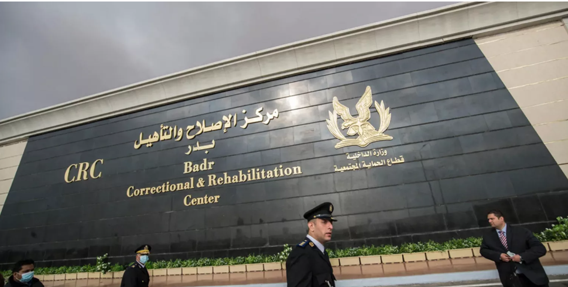 متهم يحاول إنهاء حياته بسبب سوء أوضاع الاحتجاز في «بدر 3»