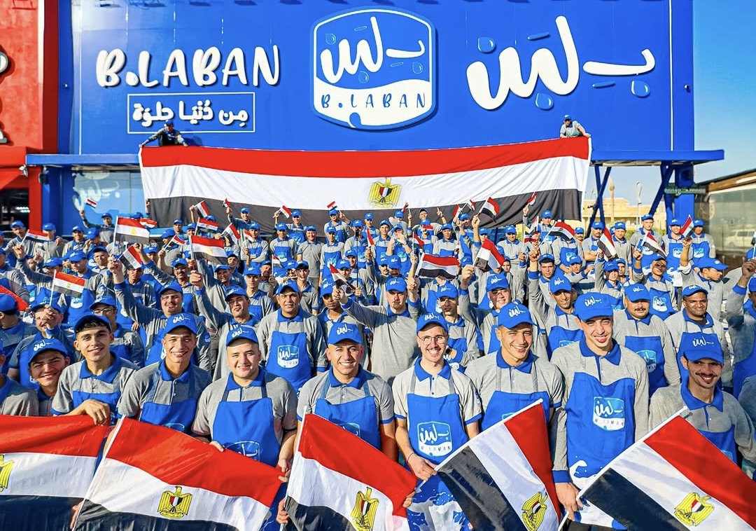 العشرات من عمال «بـ لبن» في الإسكندرية يتقدمون بشكاوى لوقف تغريبهم | اختفاء مهندس فور وصوله إلى مطار القاهرة