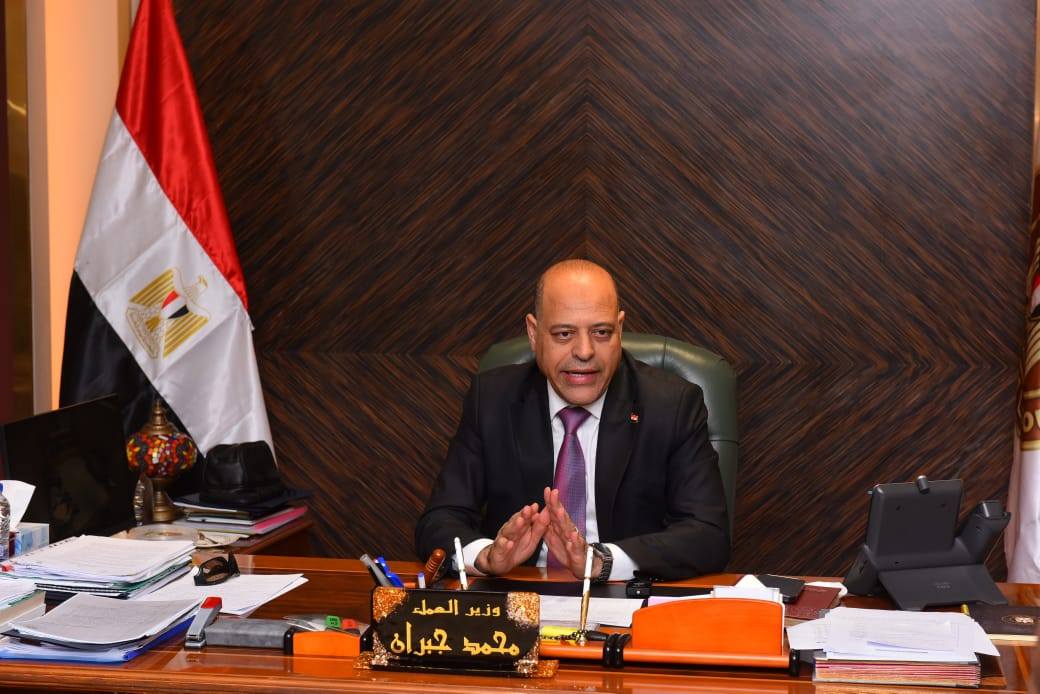 اليوم.. بدء تطبيق قانون العمل الجديد والاعتراف بـ6 أنماط عمل جديدة وقيود أكثر على حق الإضراب