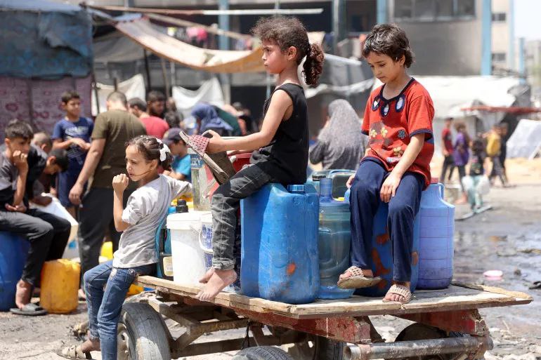 مقتل 5 جوعًا والعشرات قصفًا في غزة.. واعتراف ثلاثي غربي بدولة فلسطين