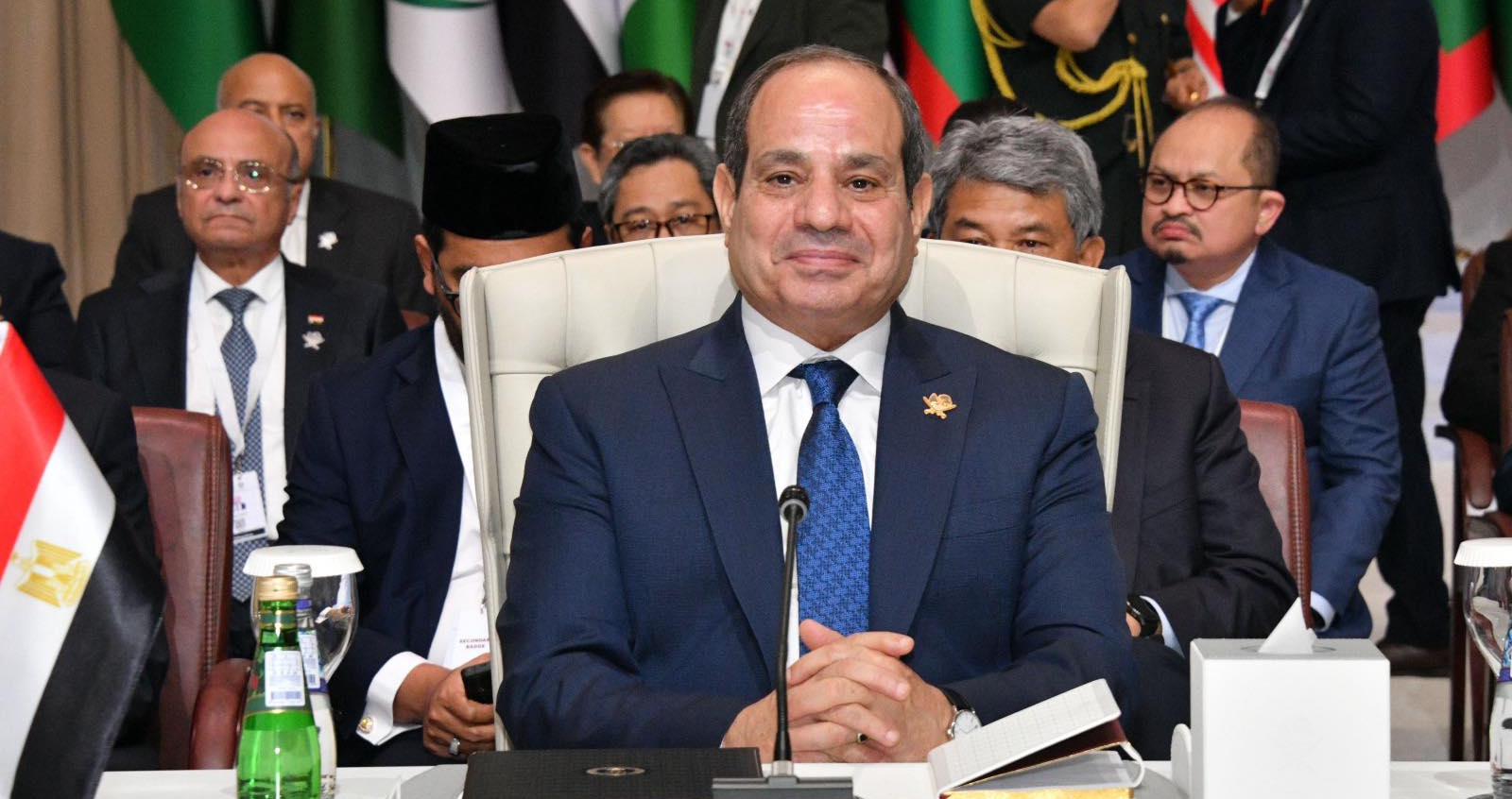 السيسي يدعو من قطر لـ«آلية عربية للتنسيق والتعاون»