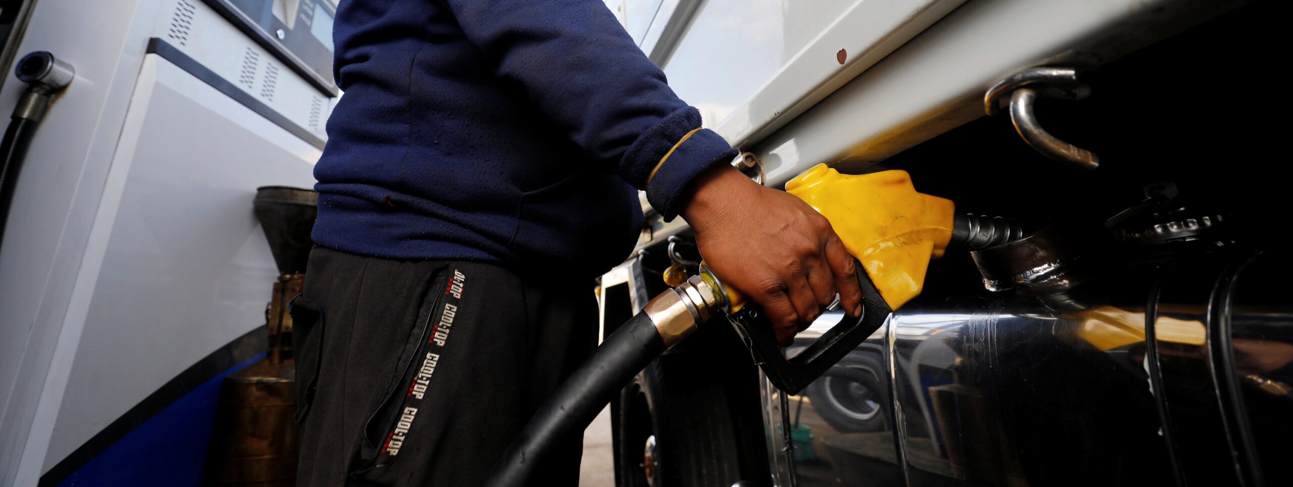 Govt raises fuel prices by LE2, natural gas for vehicles up 43%