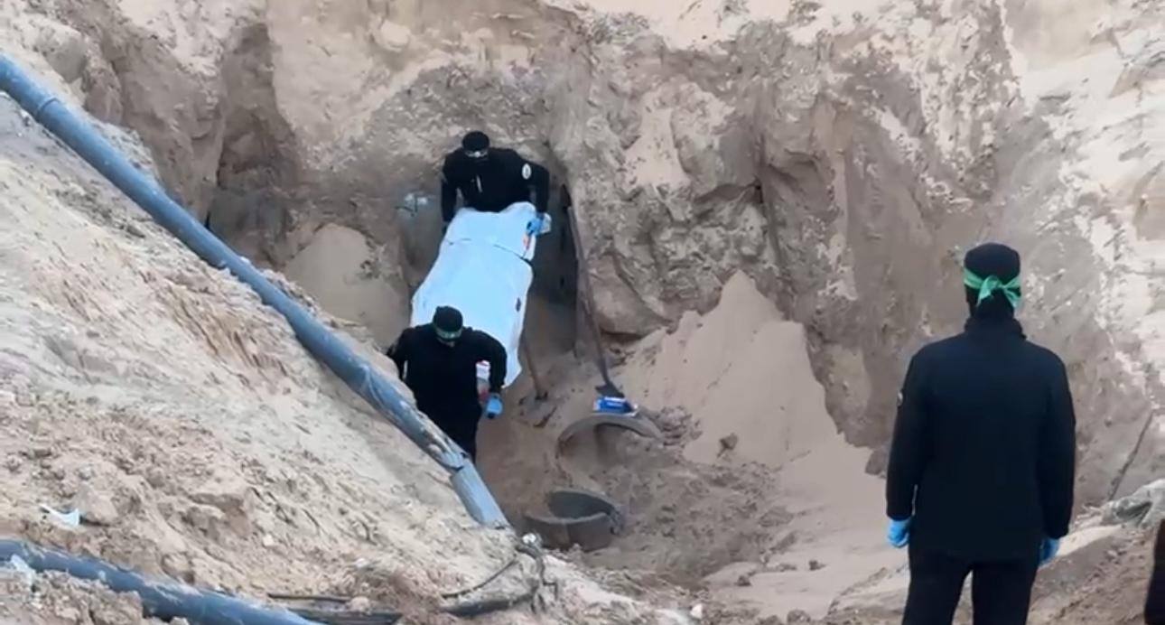 إسرائيل تتسلّم جثماني أسيرين اليوم.. وتواصل هجماتها في القطاع والضفة وجنوب لبنان