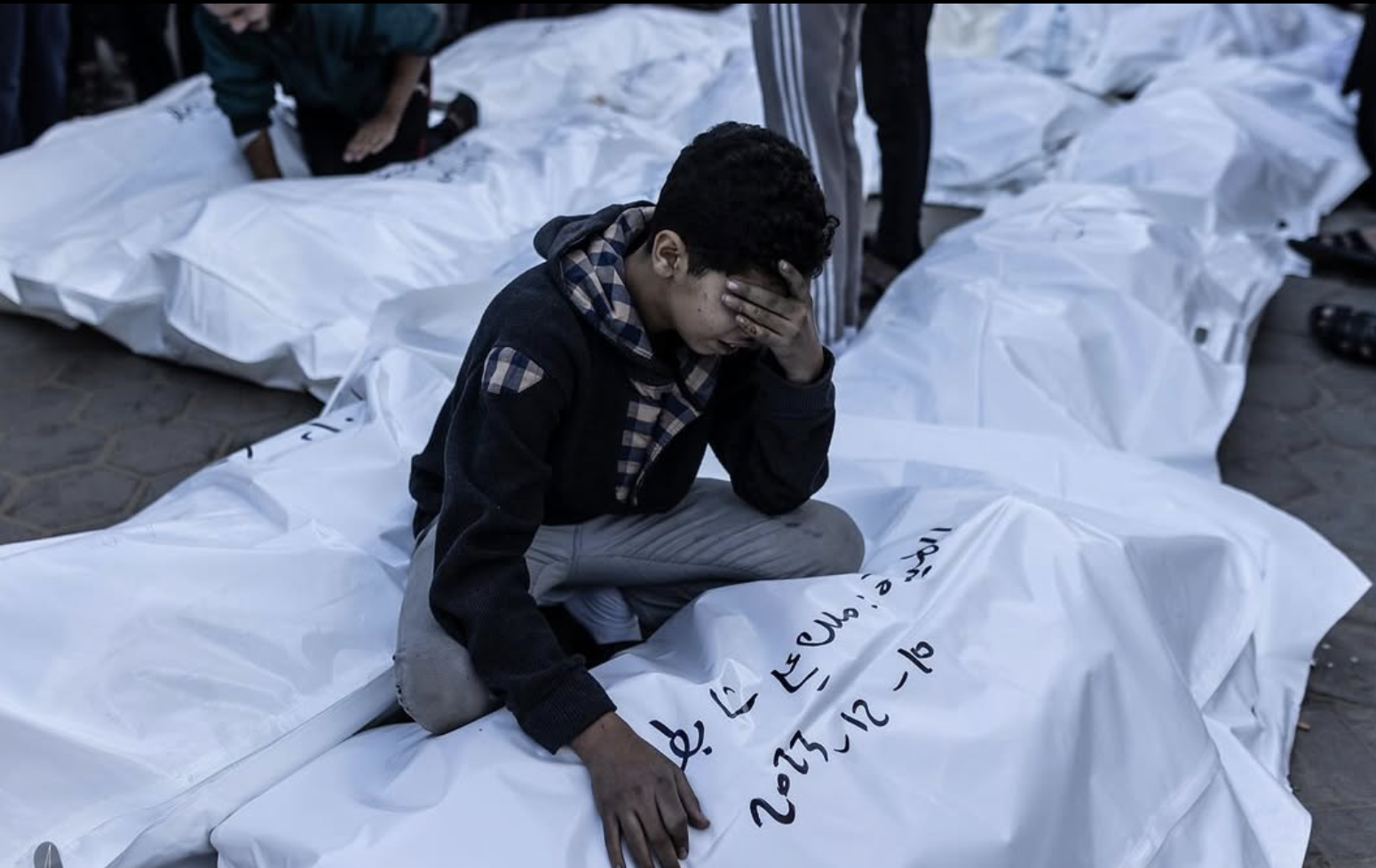 مقتل 21 فلسطينيًا مع استمرار القصف الإسرائيلي.. ونتنياهو يرسل وفد التفاوض إلى شرم الشيخ
