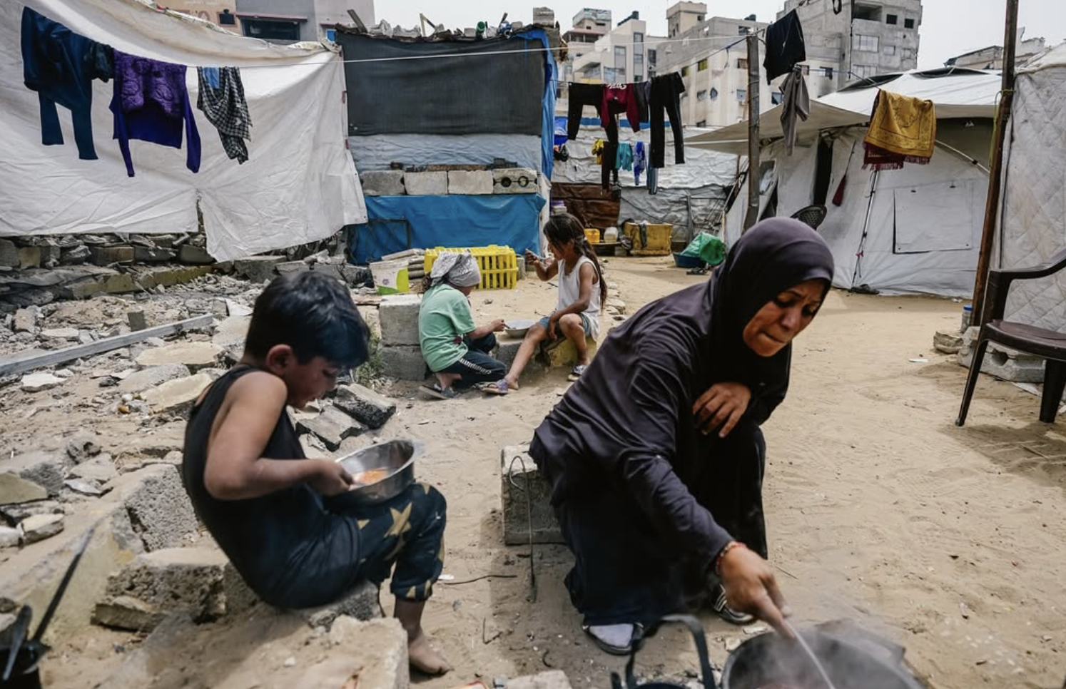 المجاعة تتفاقم في «غزة» مع استمرار الحصار.. والاحتلال يقتل 10 فلسطينيين خلال 24 ساعة