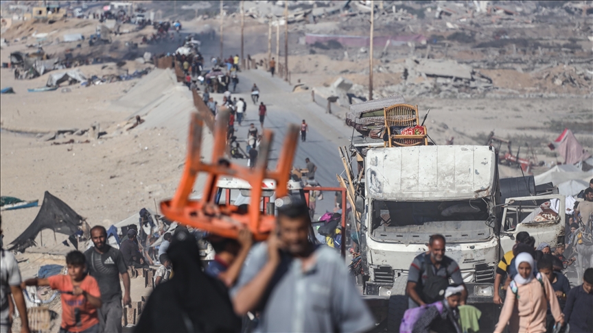 إسرائيل تجدد أوامر إخلاء مدينة غزة.. ونازحون مُشرّدون في وسط القطاع: «نُكابد الجوع» 