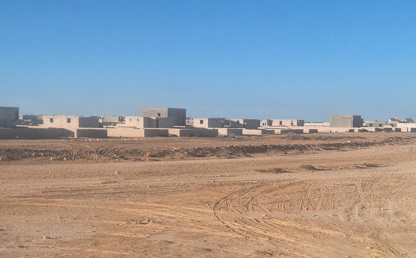 Residents confront demolition team in Matrouh village days after conclusion of Qatari development deal