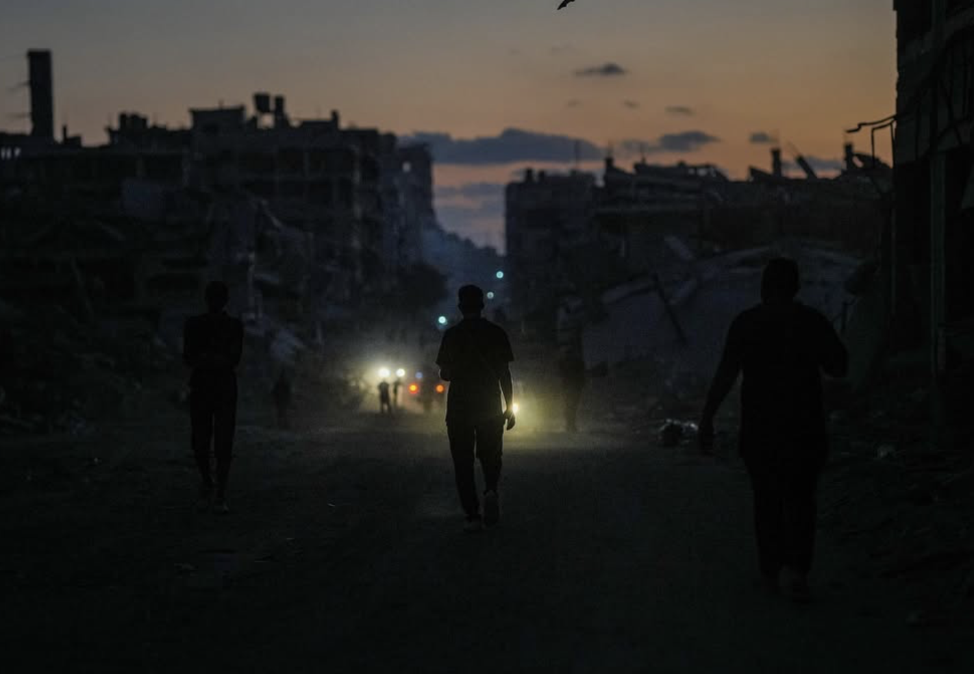 مُسيّرة إسرائيلية تقتل فلسطينيًا في خان يونس.. ومخلفات الاحتلال تقتل طفلين 
