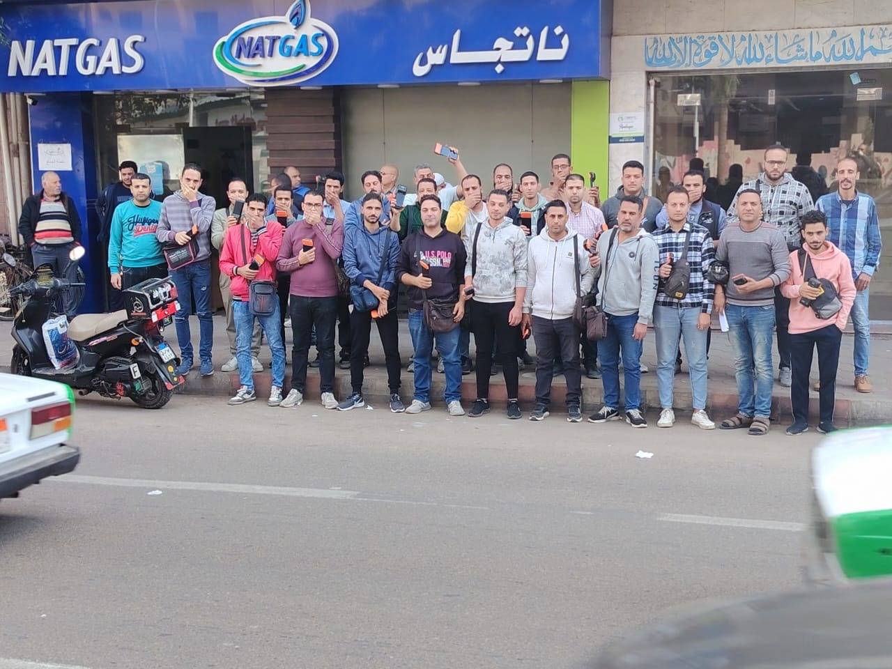محصلو الغاز بدمنهور ينفذون إضرابًا تباطؤيًا للمطالبة بـ«الأدنى للأجور» وإلغاء التعاقد من الباطن