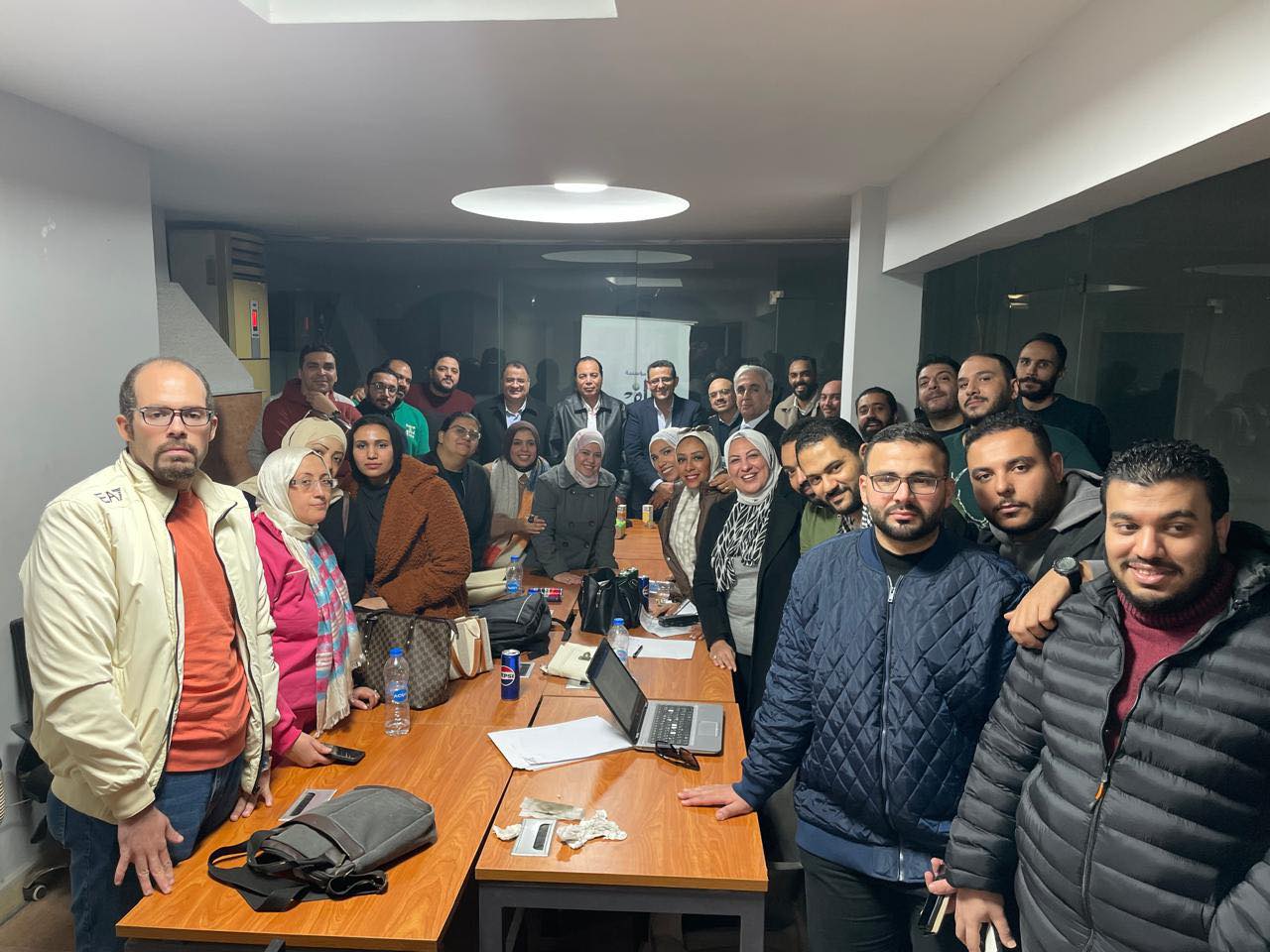 صحفيو «الفجر» يؤسسون لجنة نقابية للتفاوض مع الإدارة بشأن الإغلاق والرواتب المتوقفة