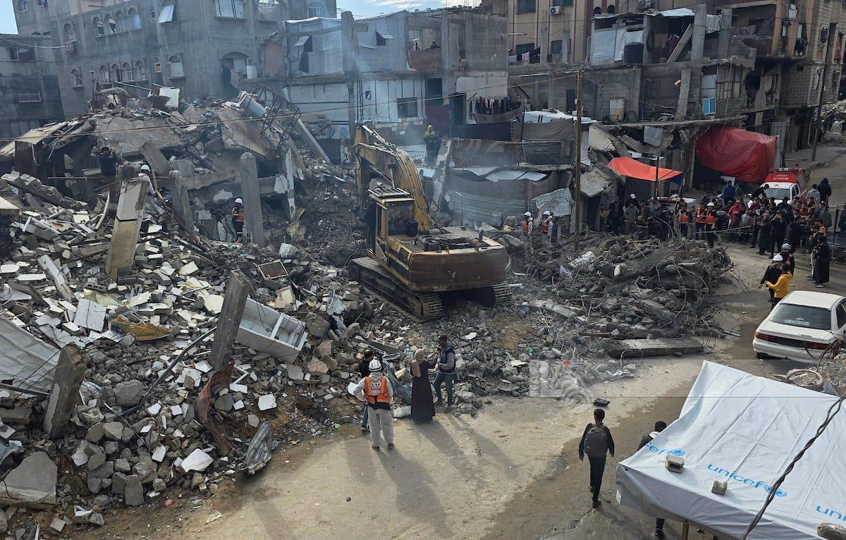 مقتل 6 في استهداف إسرائيلي لحفل زفاف بمركز نازحين.. و75 فلسطينيًا يفصلون حصيلة الإبادة عن 80 ألف قتيل