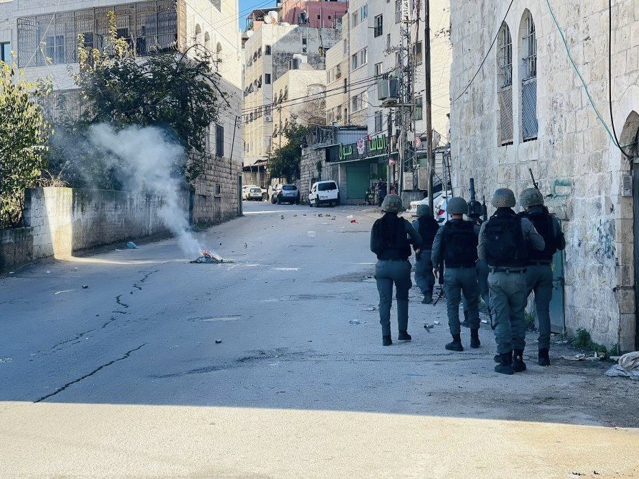 رابع وفاة بين أطفال غزة بسبب البرد.. واعتقال فلسطيني تصدى للمستوطنين في «الضفة»