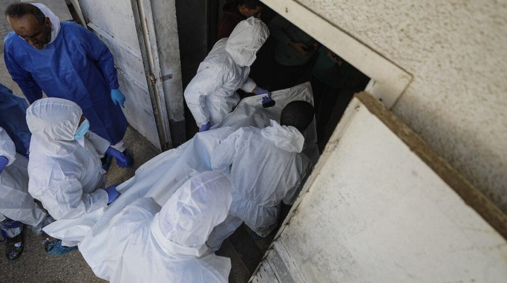 الاحتلال يفرج عن جثامين وأشلاء فلسطينية.. و50 مريضًا ومصابًا يغادرون غزة من معبر رفح خلال ثلاثة أيام