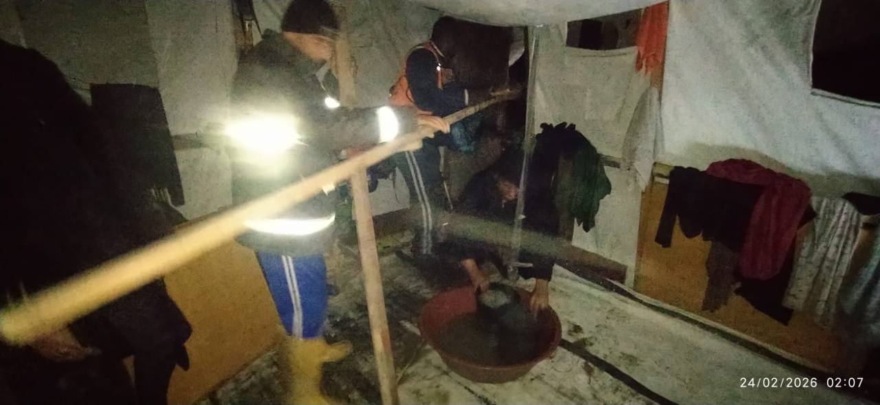 القصف يقتل فلسطينيين في بيت لاهيا.. ومياه الأمطار تغرق خيام النازحين في خان يونس