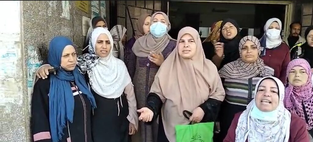 وقفة لعاملات النظافة بـ«أشمون الصحية» للمطالبة بوقف استقطاع «منحة العمالة غير المنتظمة» من الأجور