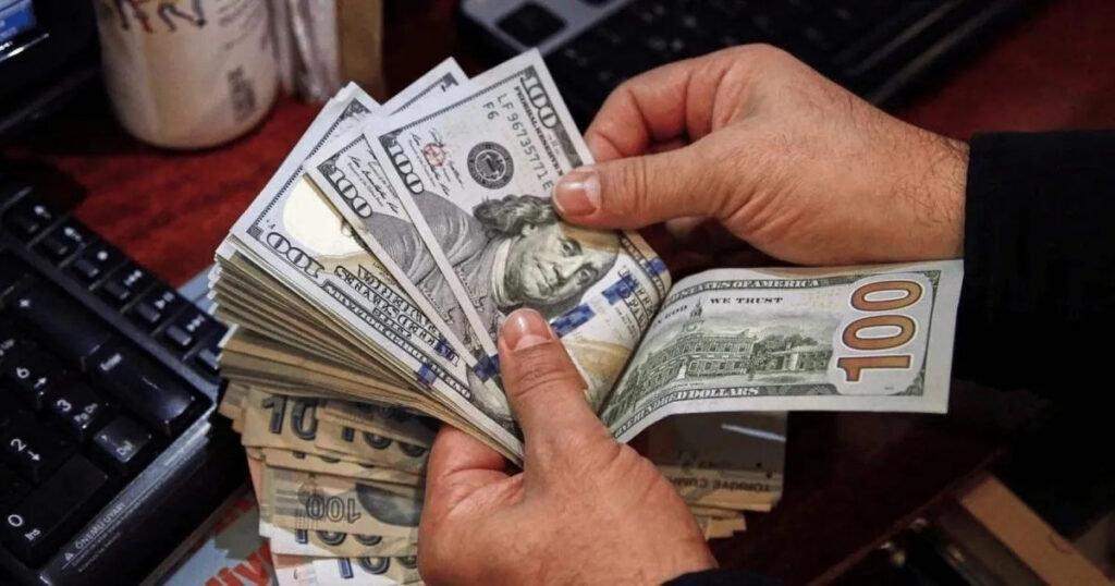 الدولار يواصل ارتفاعه وصولًا إلى 47.75 جنيه.. وبرلماني يستبعد تدخل الدولة في السعر