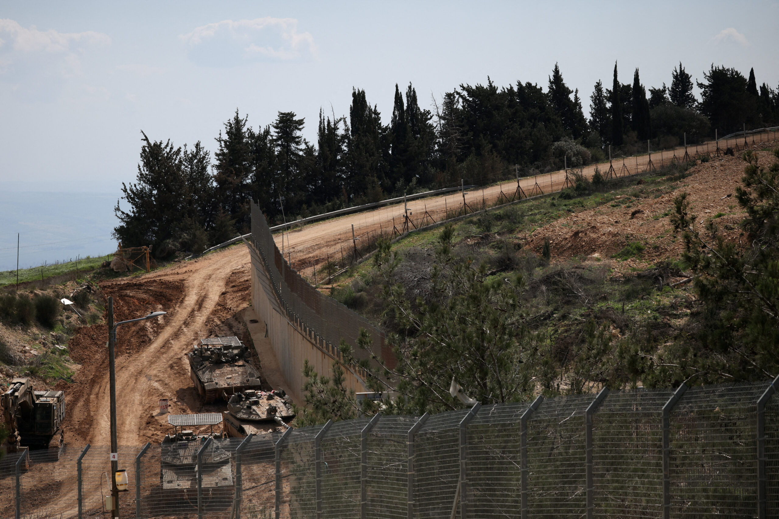 Israel launches ground incursion into south Lebanon, Lebanese govt reviews scenarios as military withdraws