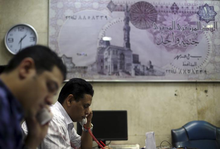 على البنك المركزي الدفاع عن الجنيه.. الاحتياطي موجود من أجل ذلك 