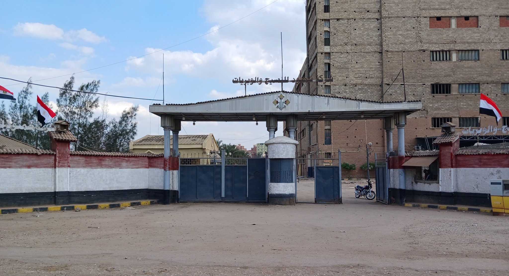 إضراب عمال «وبريات سمنود» احتجاجًا على تأخر رواتب فبراير