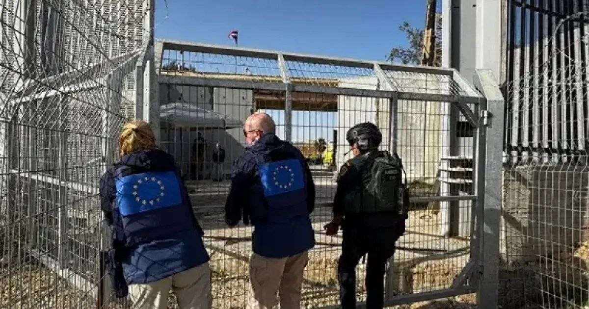 بعثة الاتحاد الأوروبي في معبر رفح توقف عملها احتجاجًا على اعتقال فلسطيني عائد.. ومدفعية الاحتلال تقتل إسرائيليًا بـ«نيران صديقة»