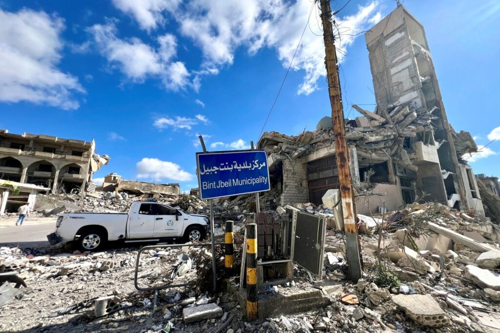 Israeli forces encircle Bint Jbeil but fail to enter town, as Netanyahu looks to Lebanese front to spoil Islamabad talks